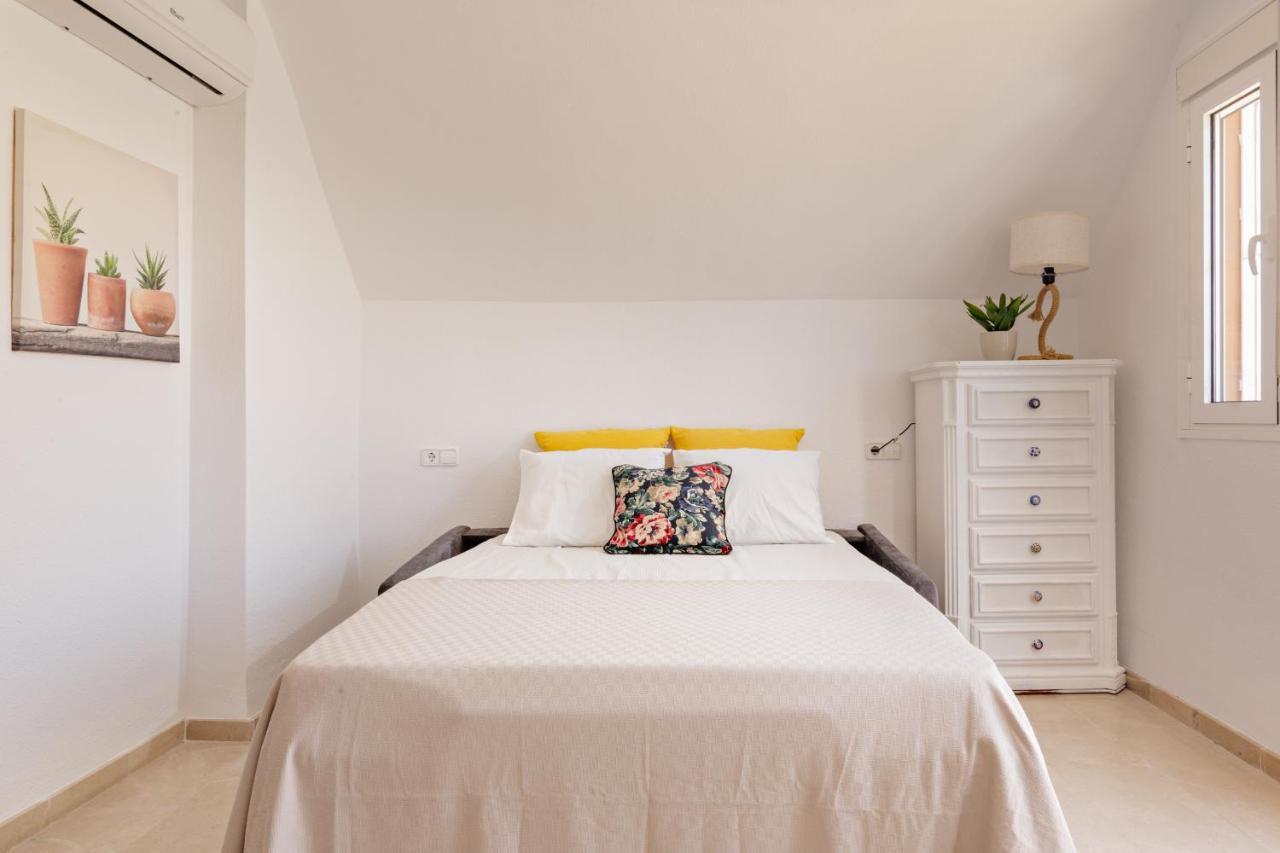 Fresh Penthouse Apartment With Great Sea Views カサーレス エクステリア 写真